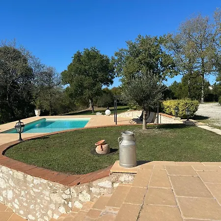 Domaine De Pierre Blanche ゲストハウス Pern