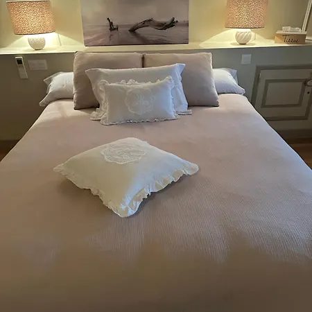 Domaine De Pierre Blanche Guest house *