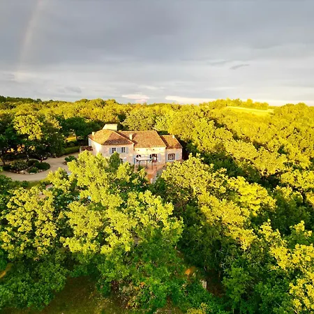 Domaine De Pierre Blanche Guest house