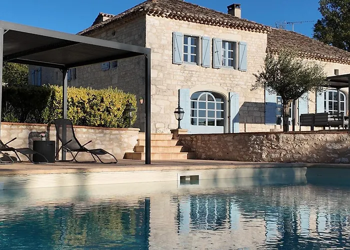 Domaine De Pierre Blanche Pensión Pern