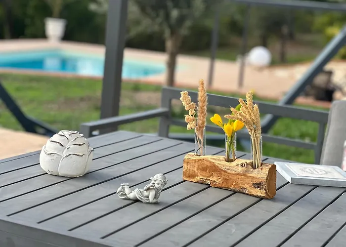 Domaine De Pierre Blanche * Pern