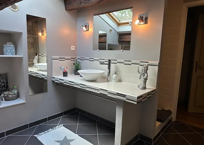 Domaine De Pierre Blanche ゲストハウス Pern