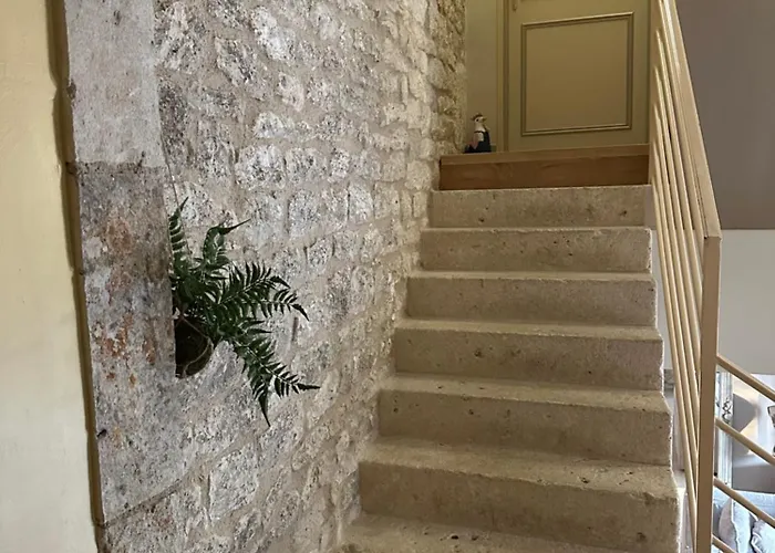 Domaine De Pierre Blanche *